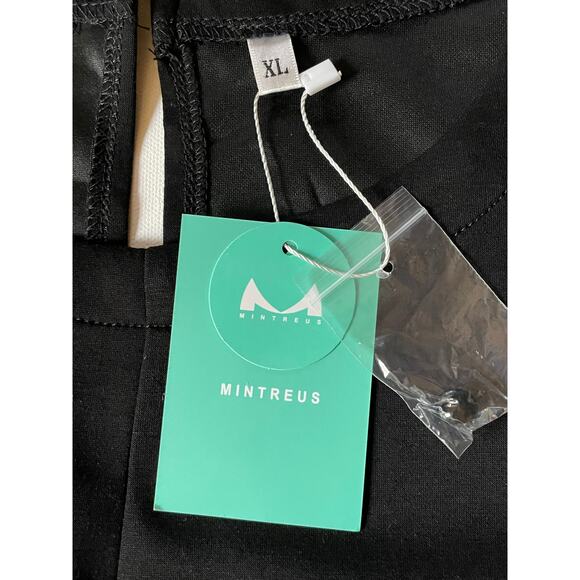 Mintreus Black Sleeveless Romper XL NWT Utility Pocket Minimalist Chic Playsuit - Picture 3 of 11